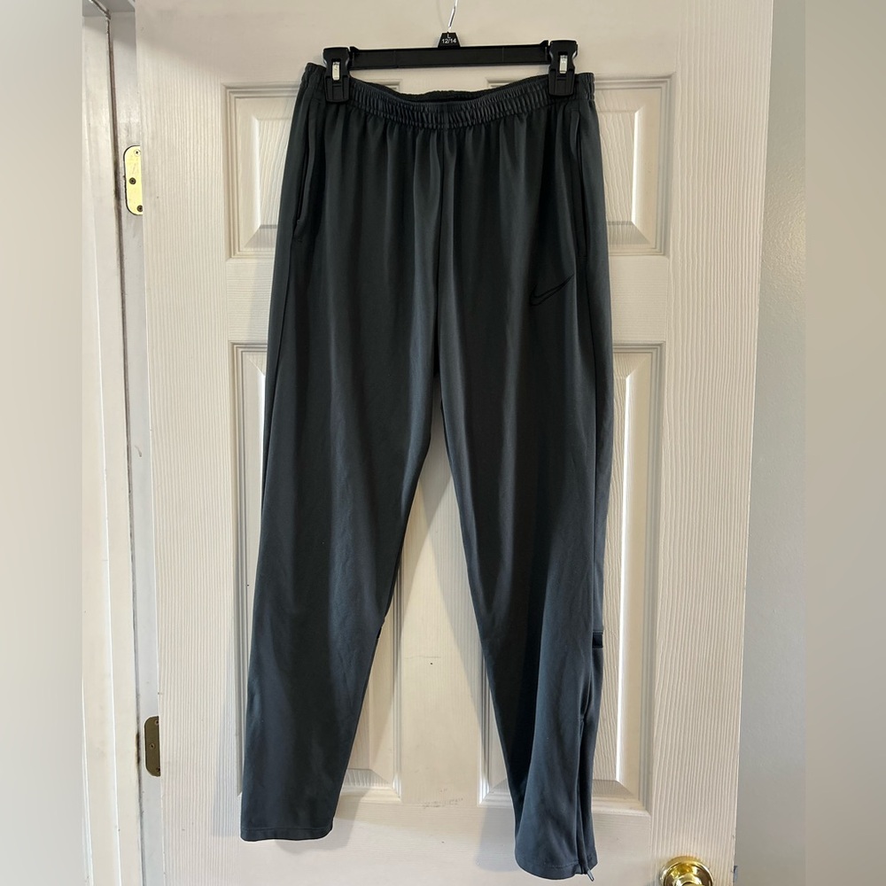 Nike Men's Dark Gray Joggers